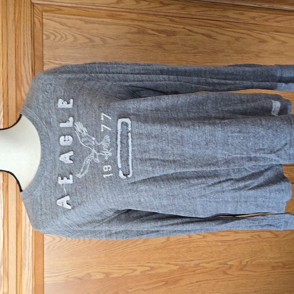 American Eagle long sleeve Tshirt